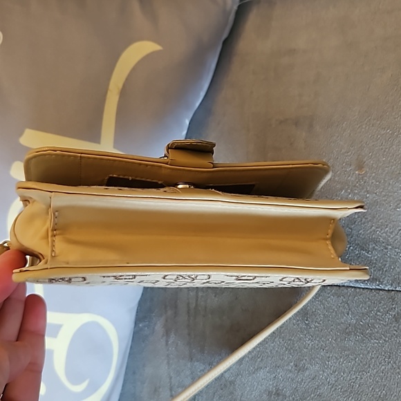 Small Canvas Sling/ Shoulder Bag Purse Tan. Like New. - Picture 6 of 6